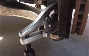 Універсальний сепаратор кульової опори 22 мм